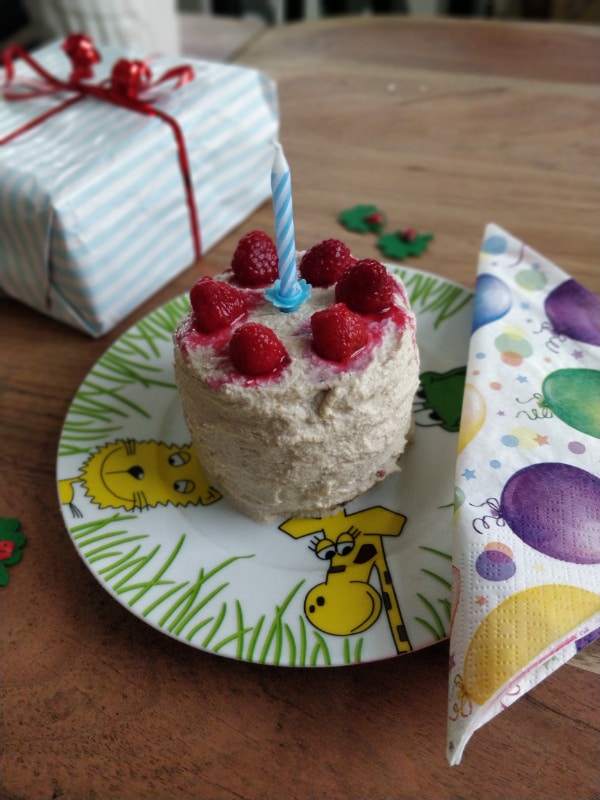 zuckerfreie Babytorte vegane Geburtstagstorte für Kindergeburtstag